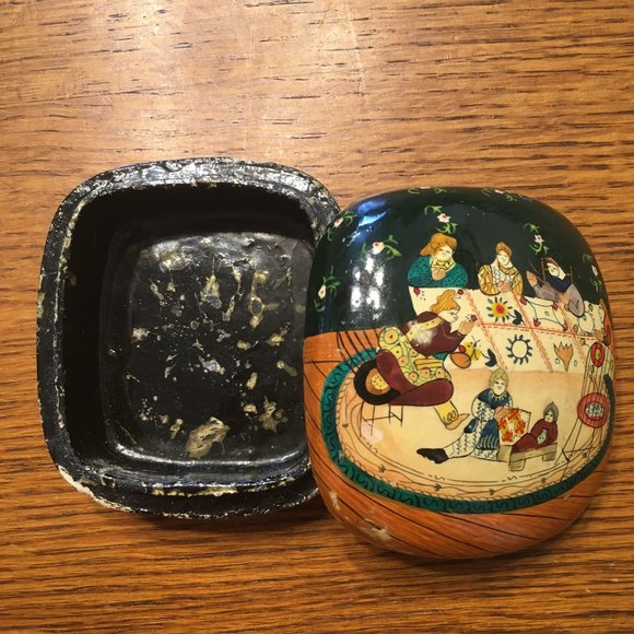 Lacquer Trinket Box - Picture 3 of 10